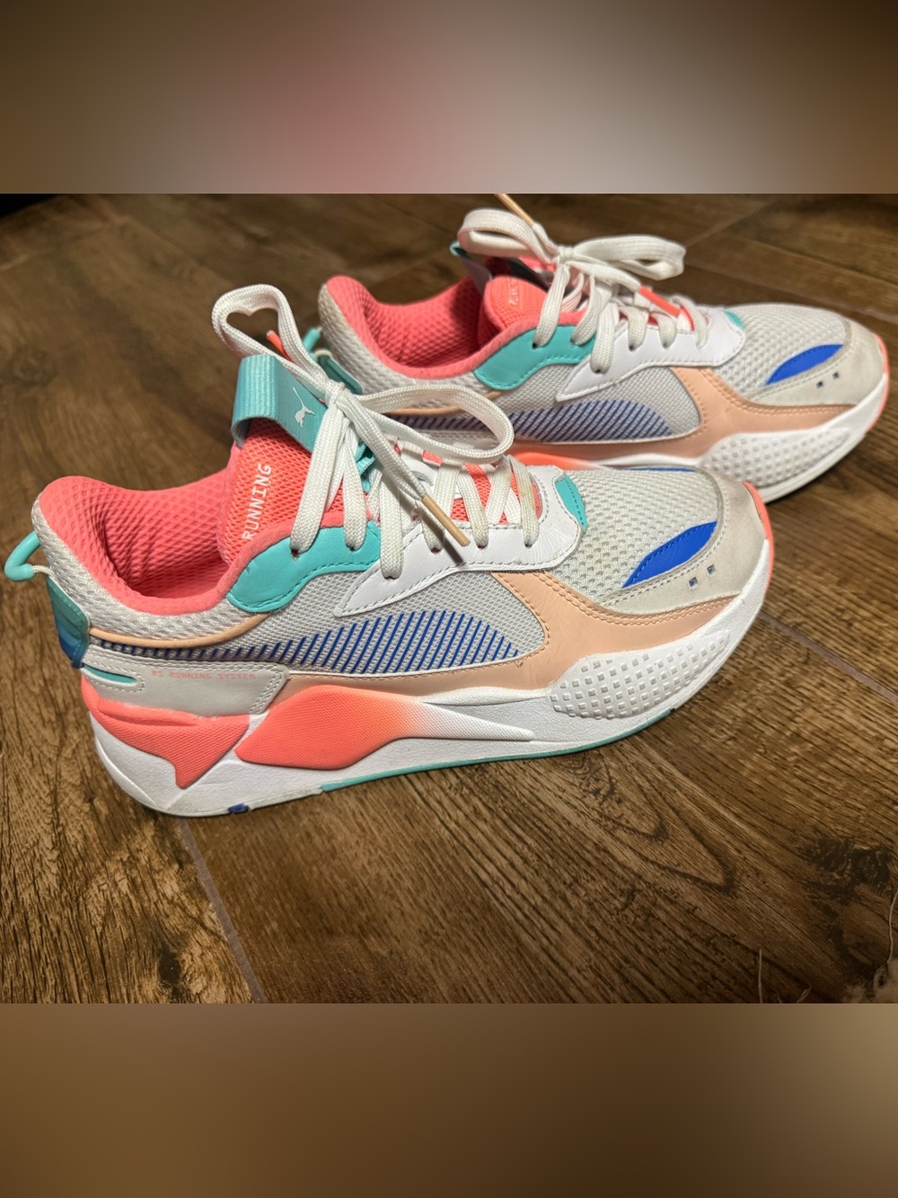 Women's PUMA running sneakers
